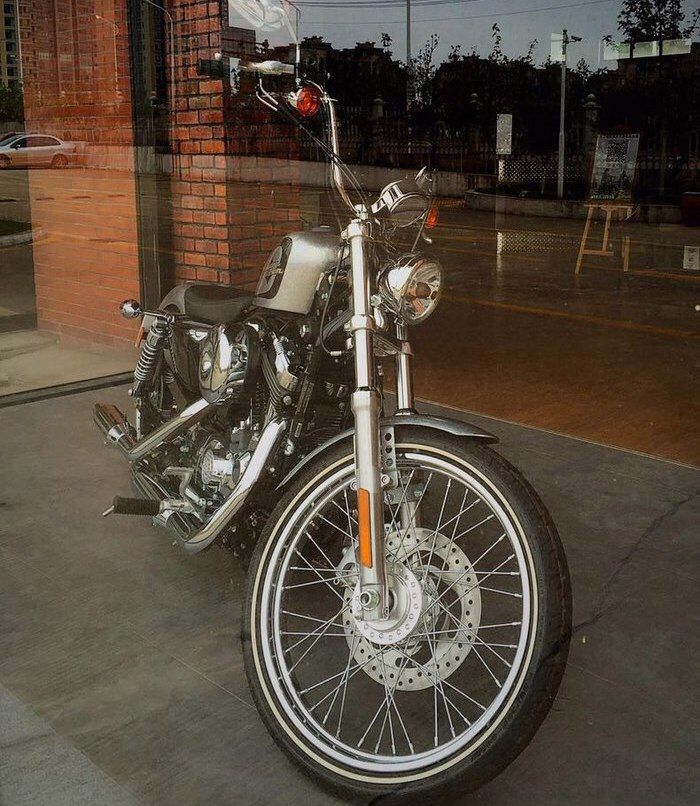 拿下哈雷1200排量V72，油箱只有7.8升，摩旅别想，但是这车简直了