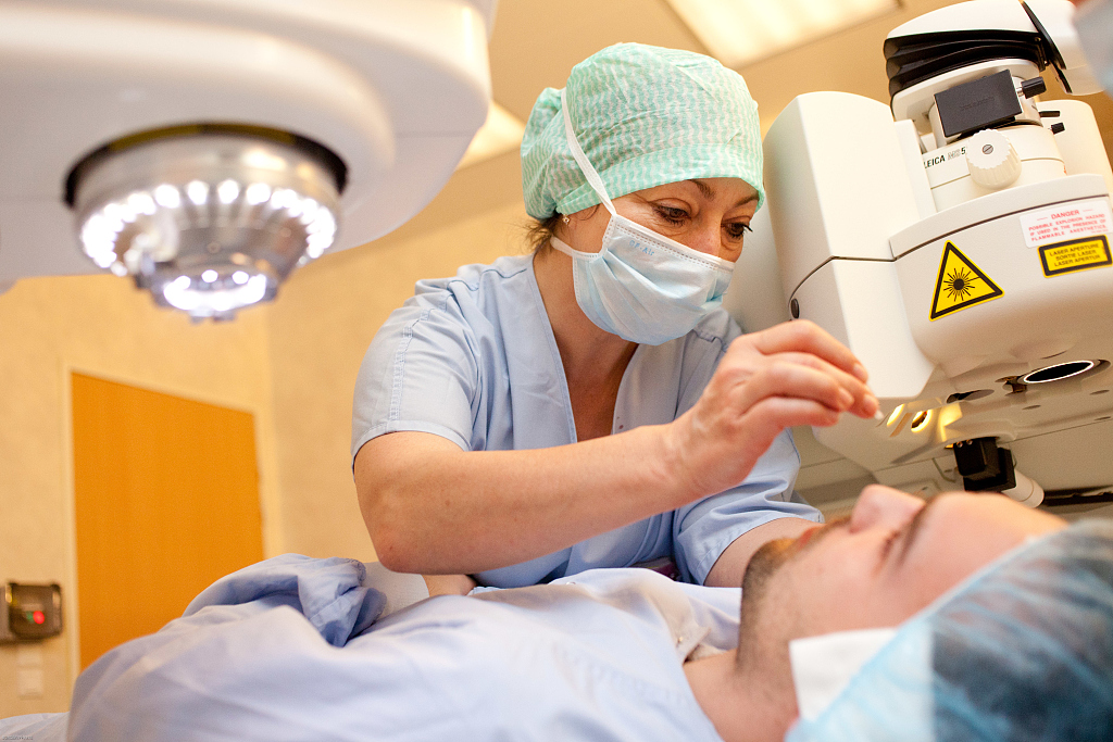 现在近视做激光手术好不好,激光治疗近视亲身经历