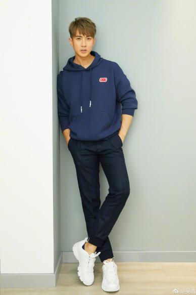 吴尊晒度假照,吴尊neinei名场面暖心相处