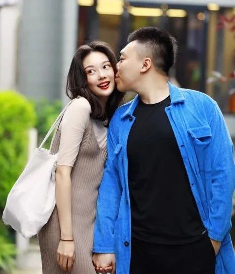 脚有洁癖，和牛屎自拍，公然卖假货，这些作死网红是时候该整治了