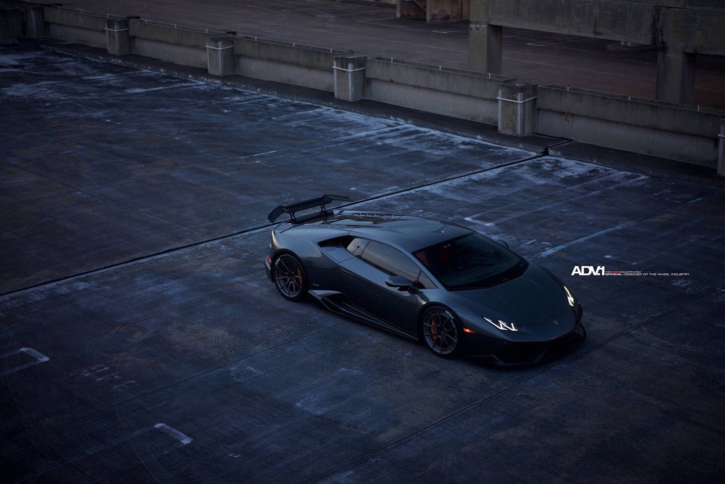 advan轮毂上路效果,huracan外观改装