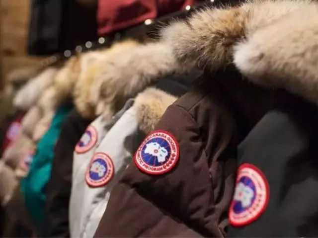 supreme日本店被偷,supreme与耐克联名球鞋