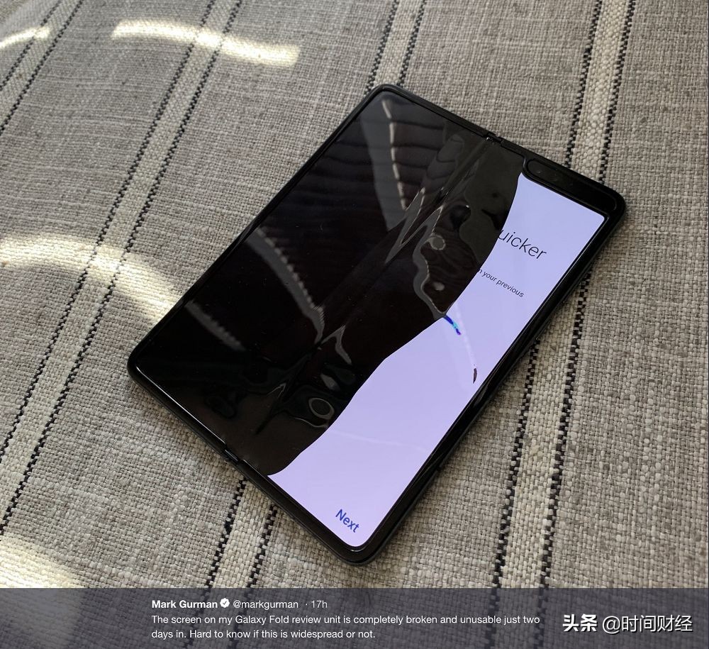 三星折叠屏手机为什么突然黑屏,三星折叠手机黑屏
