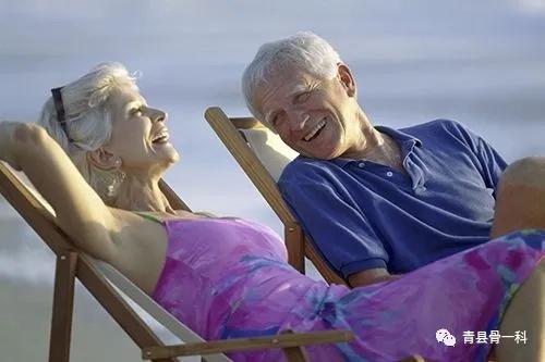 腰部压缩性骨折没静养现在还很疼,胸椎压缩性骨折后腰疼是怎么回事