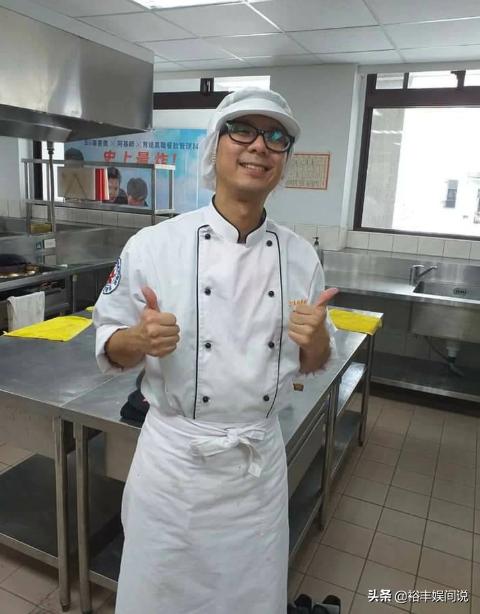 知名配角因照顾母亲失业,为养家兼职做厨师和铁工,不觉得有尊卑