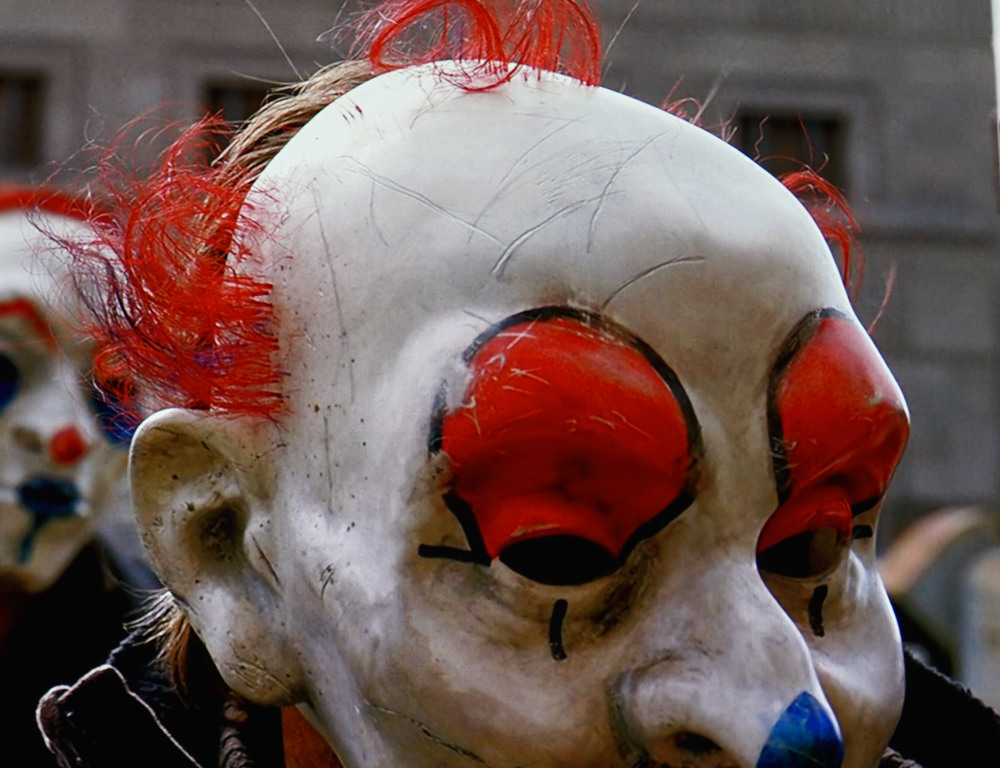 奥图码uhz886是哪年生产的,奥图码uhz886镜头是什么材质