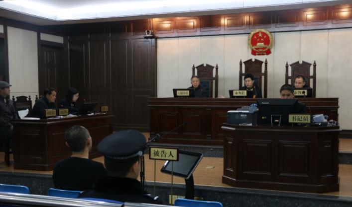 致人重伤拒绝经济赔偿判几年,轻伤要100万算敲诈吗