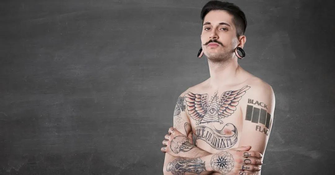 蒸汽朋克纹身和哥特纹身,又纹身又穿鼻环