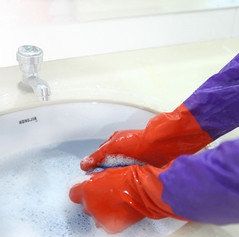 纯棉t恤白色发黄用什么办法洗,白t恤穿久了发黄怎么变白