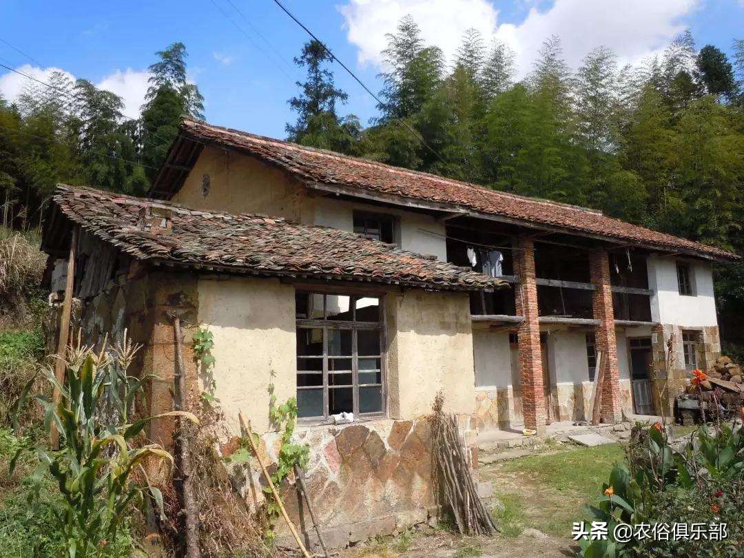 户口在娘家可以分到婆家的地吗,外嫁女在娘家分户无宅基地