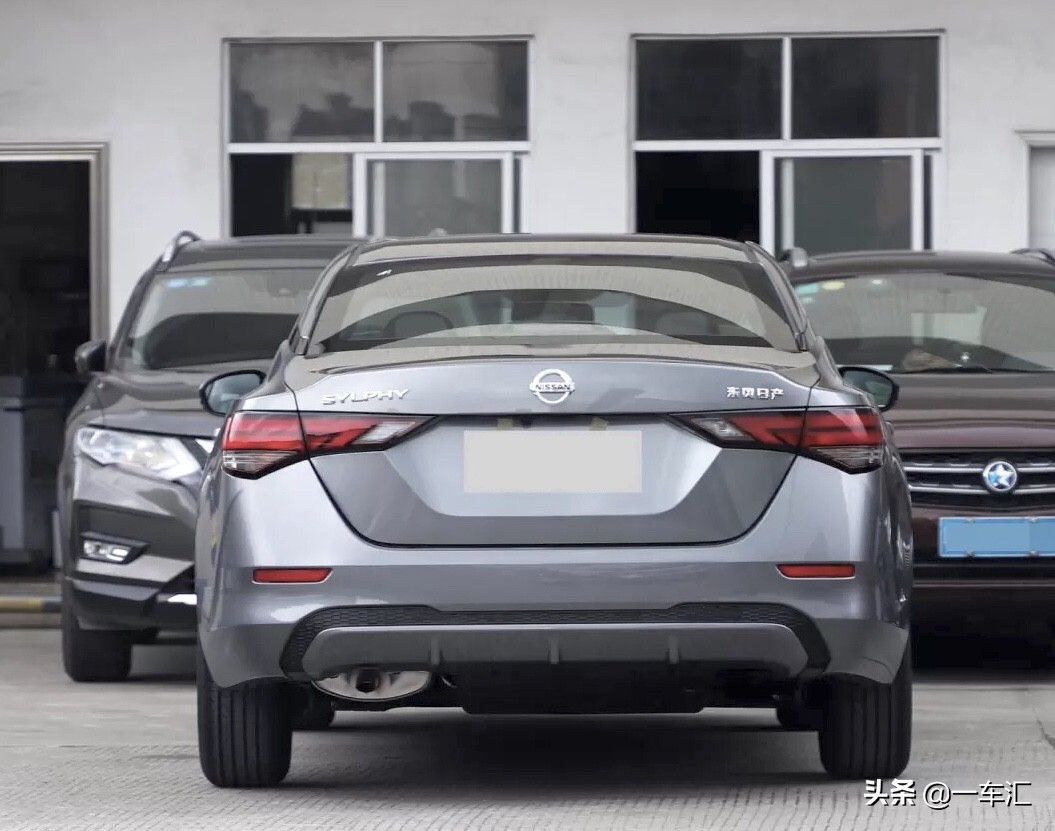 2017年日产轩逸次顶配,12万手动新轩逸