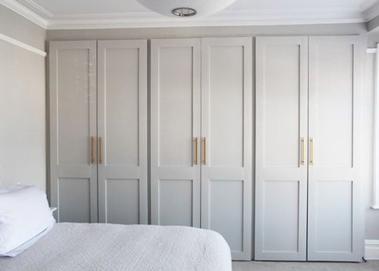 柜门推拉门和平开门哪个好,衣柜推拉门跟平开门哪个更实用