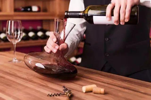 葡萄酒醒酒与不醒的区别,葡萄酒为什么喝之前要醒酒