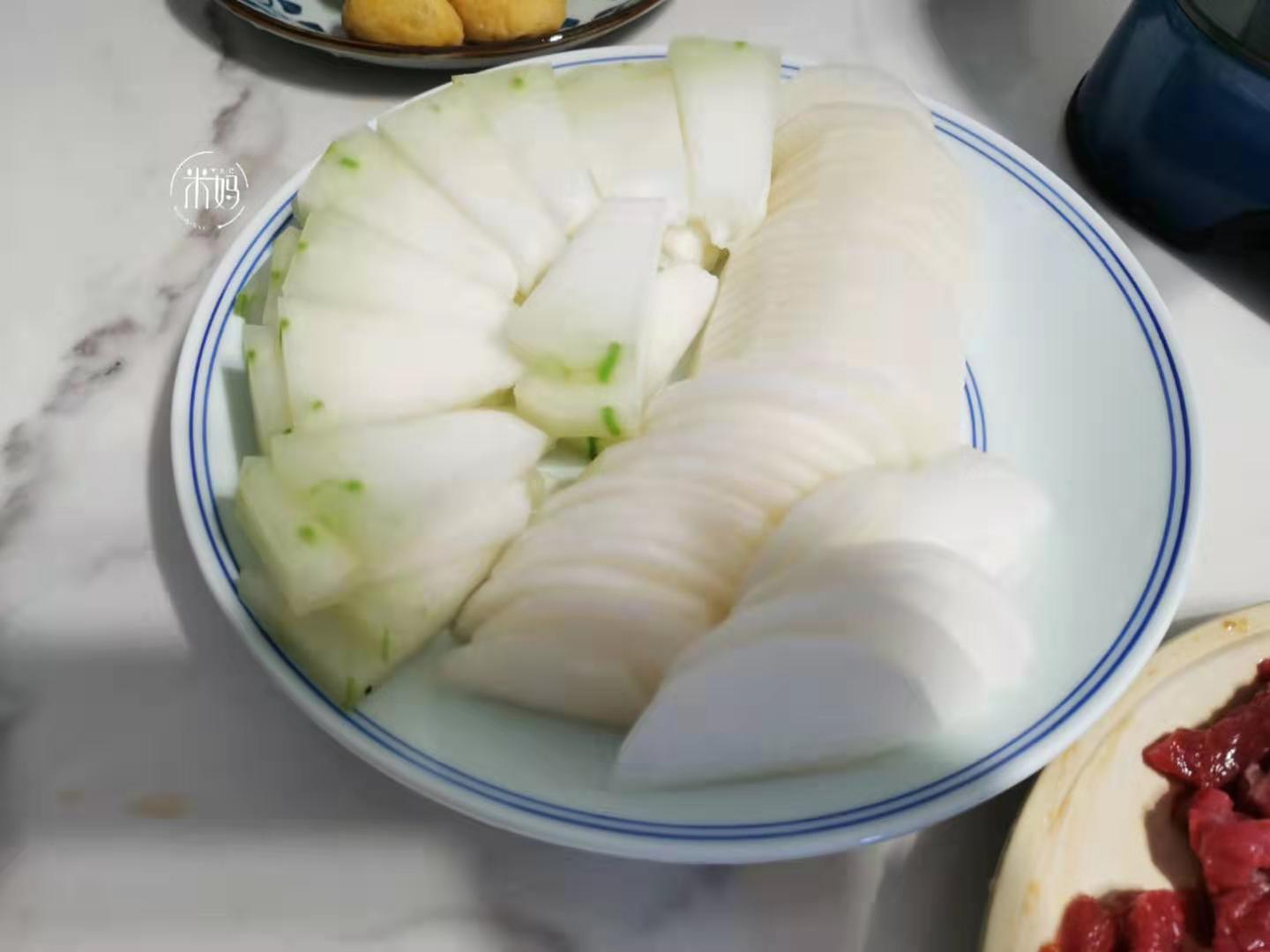 一个人家里吃火锅必备食材,自己在家吃火锅买什么食材好