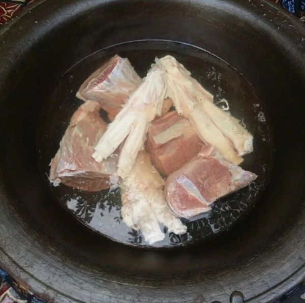 卤牛肉做咸了怎么补救,卤牛肉稍微有点坏了怎么办