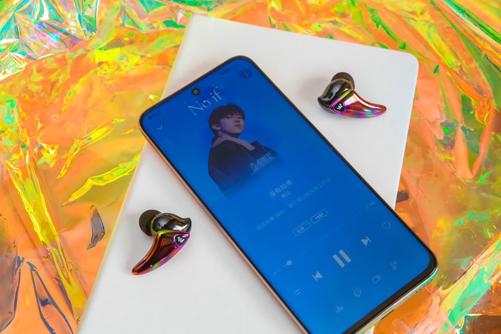 耳机也能入驻潮流圈?ROttKRON乐旷多晶锆宝石耳饰耳机来袭