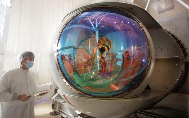 氢氟酸成燃料，六代机上激光炮并不是不可能，了解一下化学激光器