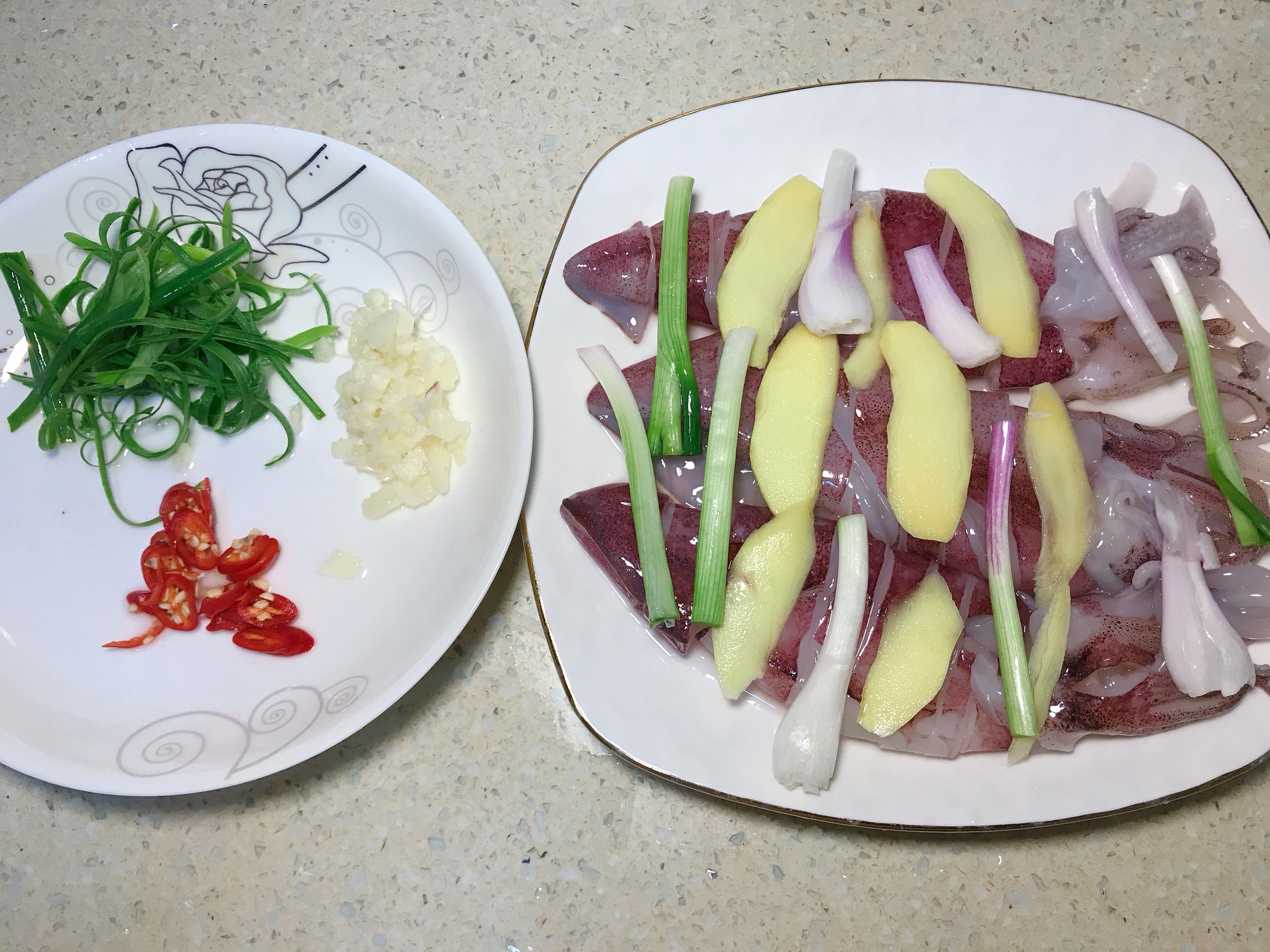 清蒸鱿鱼的正确做法大全,清蒸鱿鱼的做法大全家常菜窍门