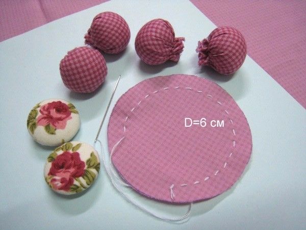 在家用几块小碎布,就能做个玫瑰零钱包,闺蜜看了都想要!附教程