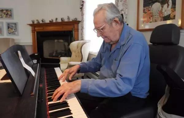 老年人还能学音乐吗,老年人为什么学唱歌