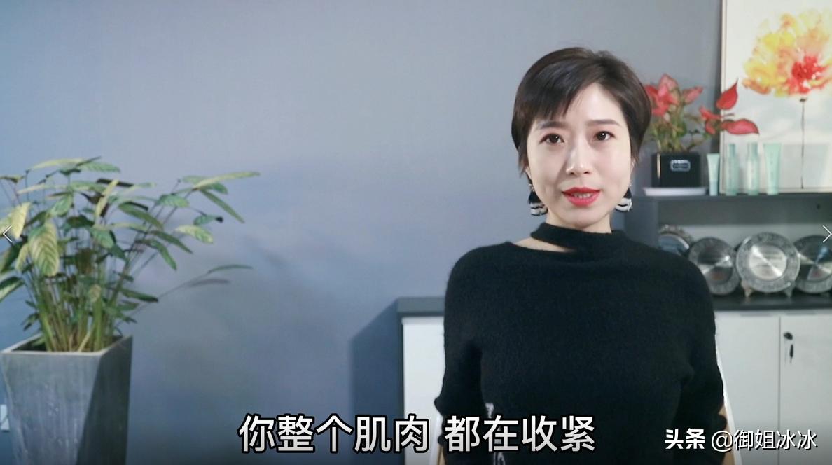 三个动作练出翘下巴,三个动作轻松瘦下巴