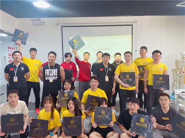 健身教练哪里学含金量高,想当健身教练哪个健身学院靠谱