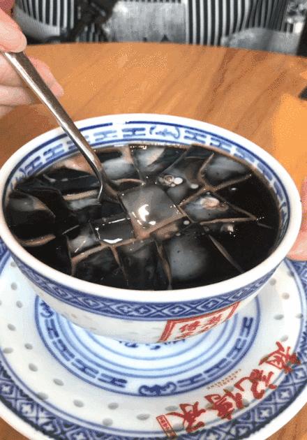 吃甜品就吃老字号龟苓膏,龟苓膏低卡甜品