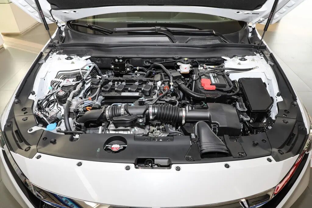 本田英诗派和本田雅阁入手哪个好,本田雅阁与奥迪a4l哪个值得入手