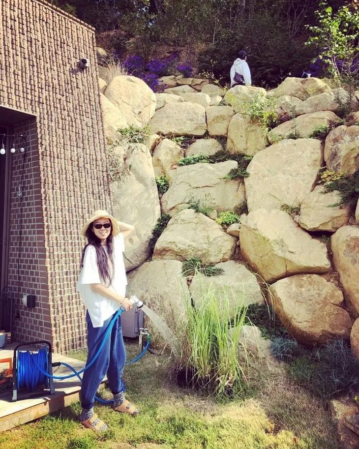 赵丽颖夏日装扮,夏日草帽赵丽颖