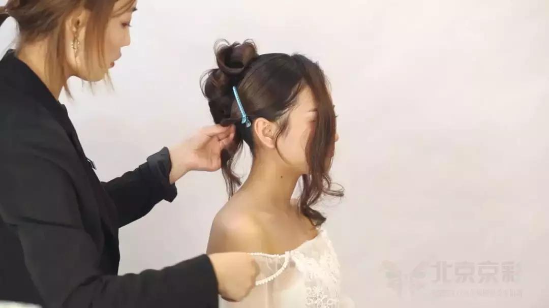 新娘盘发教程简单又好看,教你一款简单易学新娘造型盘发