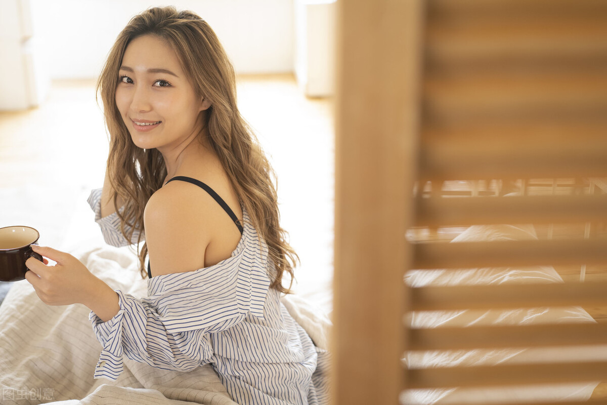 我们女人几乎天天洗澡讲卫生，为何*裤内**总是黄黄的？