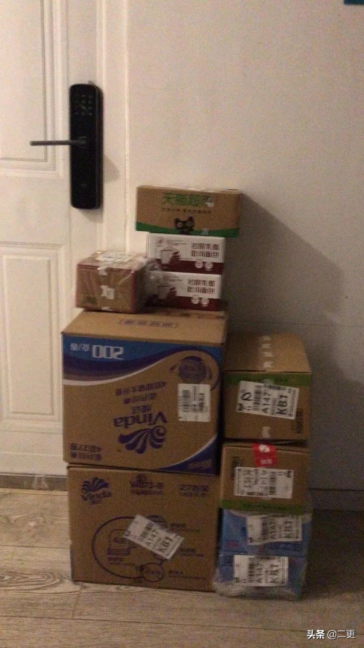 蜗居20平米出租屋,蜗居出租屋20年后续