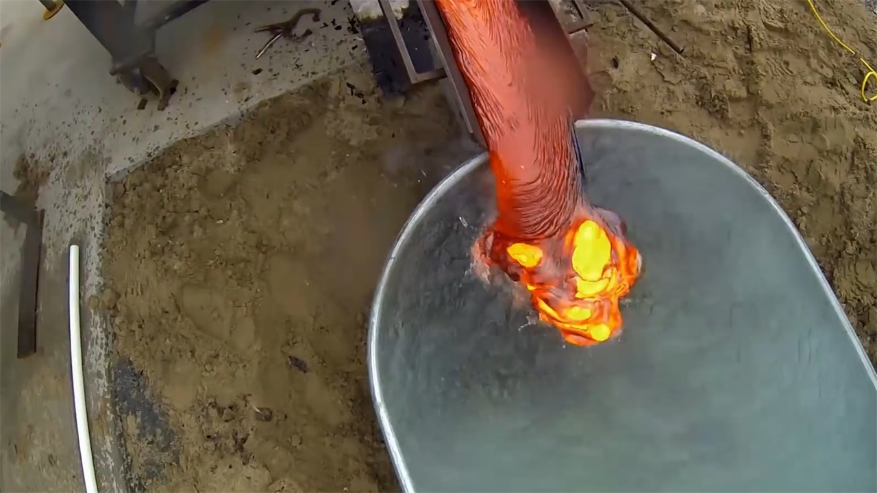 岩浆可以用水熄灭吗,岩浆能被水熄灭吗