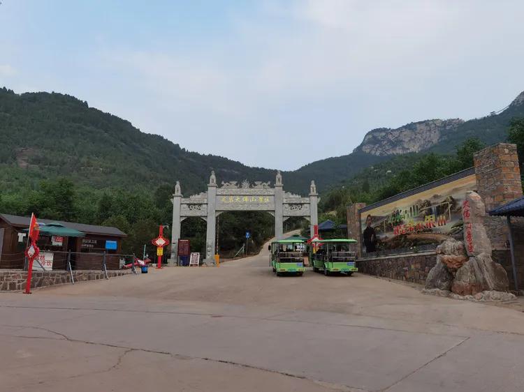 济南灵岩大佛山景区,济南灵岩寺大佛风景区