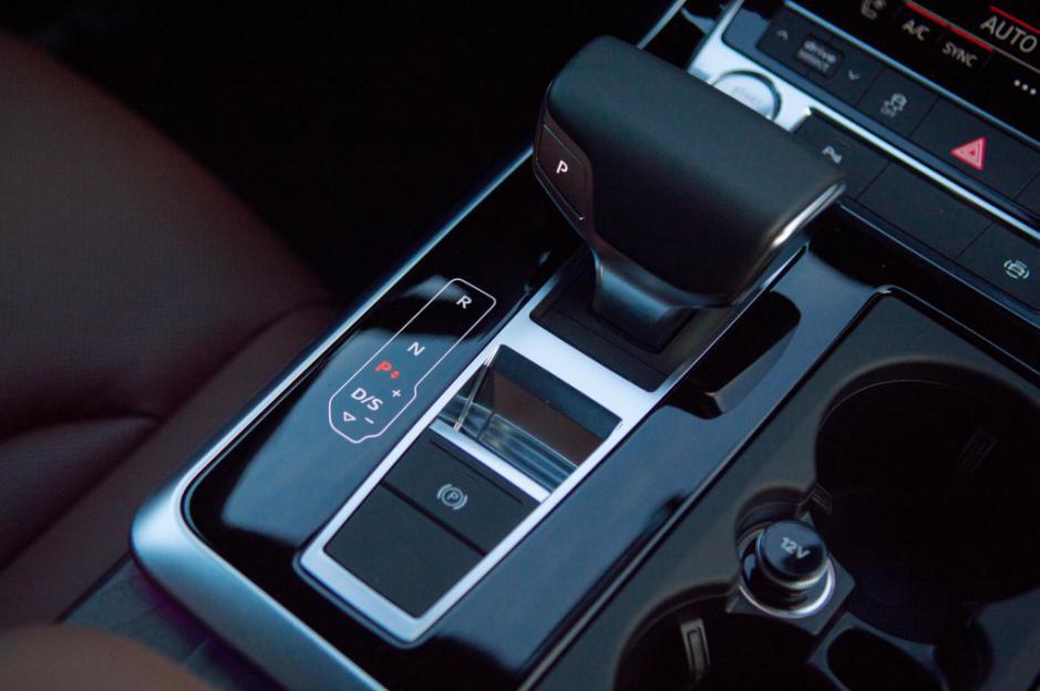 奥迪家族旗舰轿跑suvq8全新亮相,奥迪a5轿跑