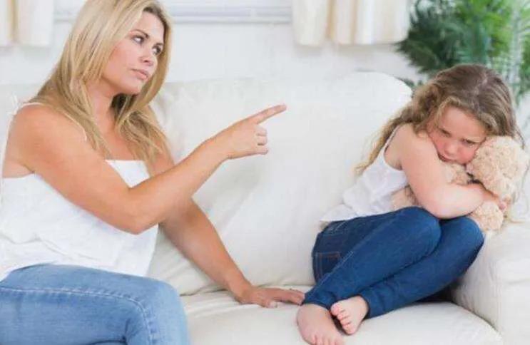 妈妈经常打骂孩子后果,妈妈总打骂孩子怎么补救