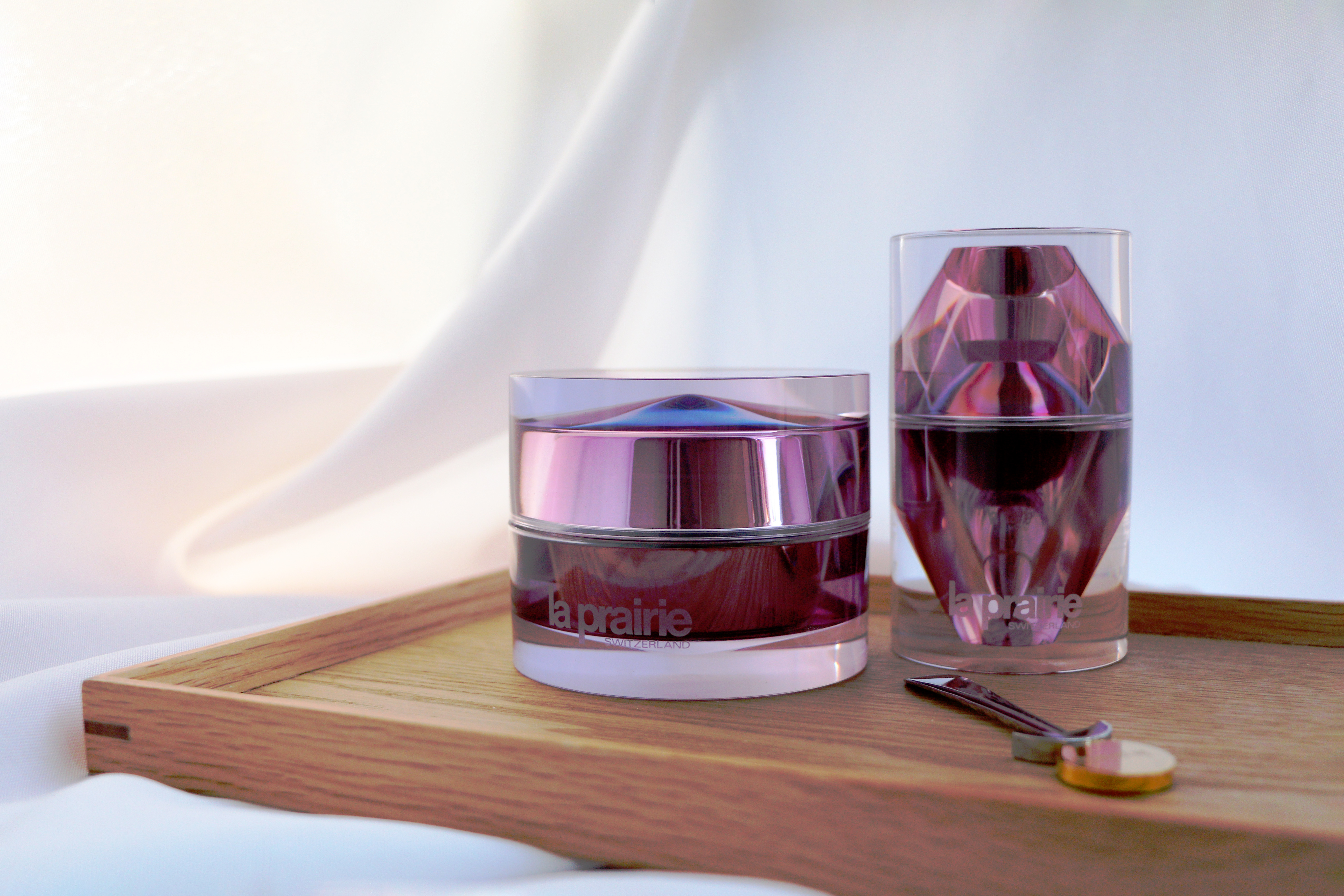 莱珀妮臻爱铂金尊宠乳霜是灰色吗,干皮挚爱阿玛尼