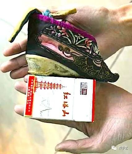 听过“塑身衣”，听过“塑脸领​”吗？民国显瘦第一神器