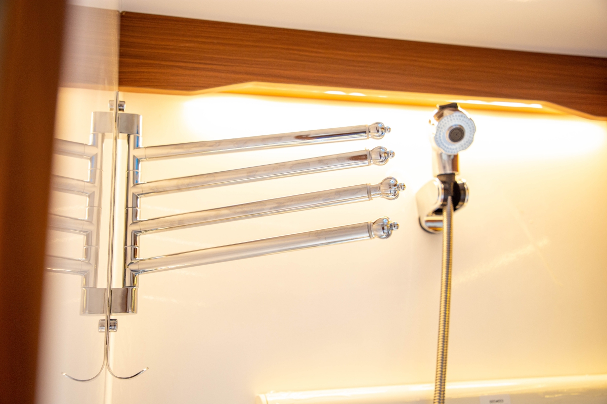 华云途骏t型房车露营,华云途骏双扩展房车配置