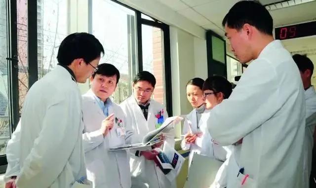 张文宏说了什么话上了热搜,网络热议张文宏