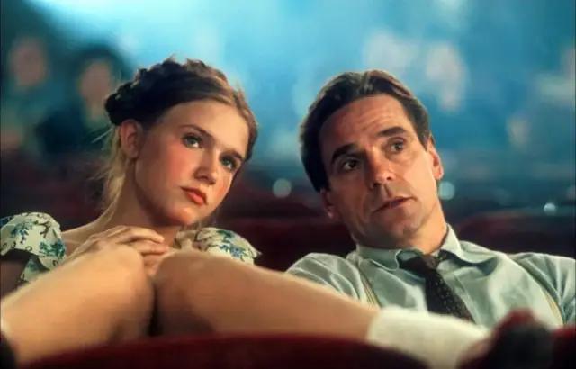 他是《洛丽塔》男主,畸形恋专业户,也是禁欲系不老男神