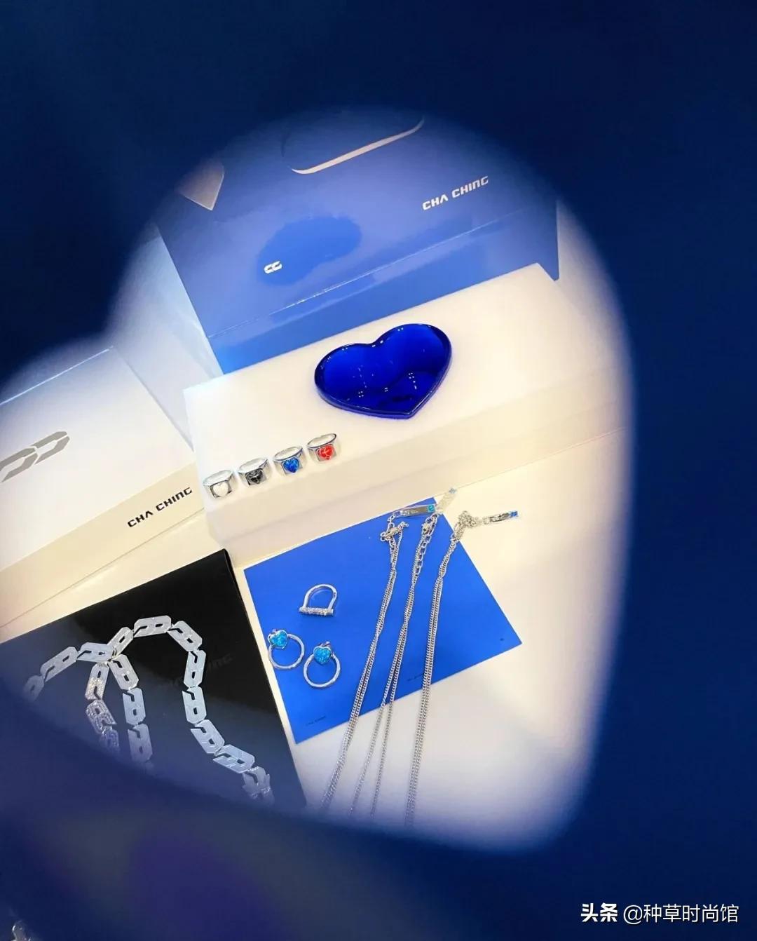 雾霾蓝和克莱因蓝哪个显白,宝蓝跟克莱因蓝哪个显白