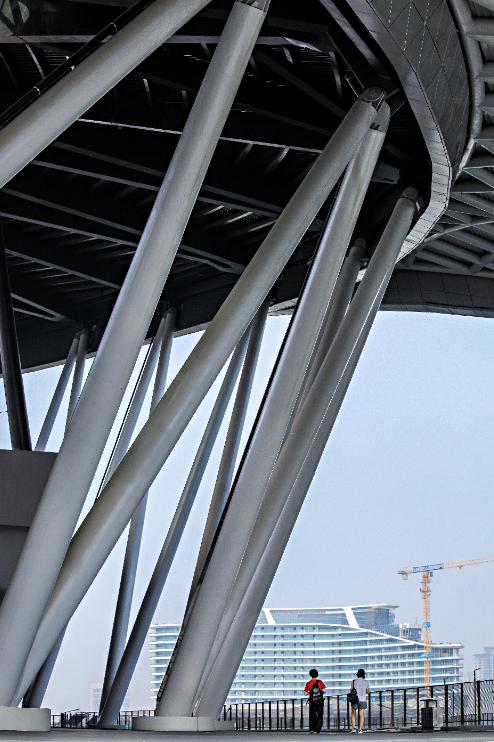 全域旅游星空屋顶“砚生水墨”.来肇庆新区体育中心领略现代美学