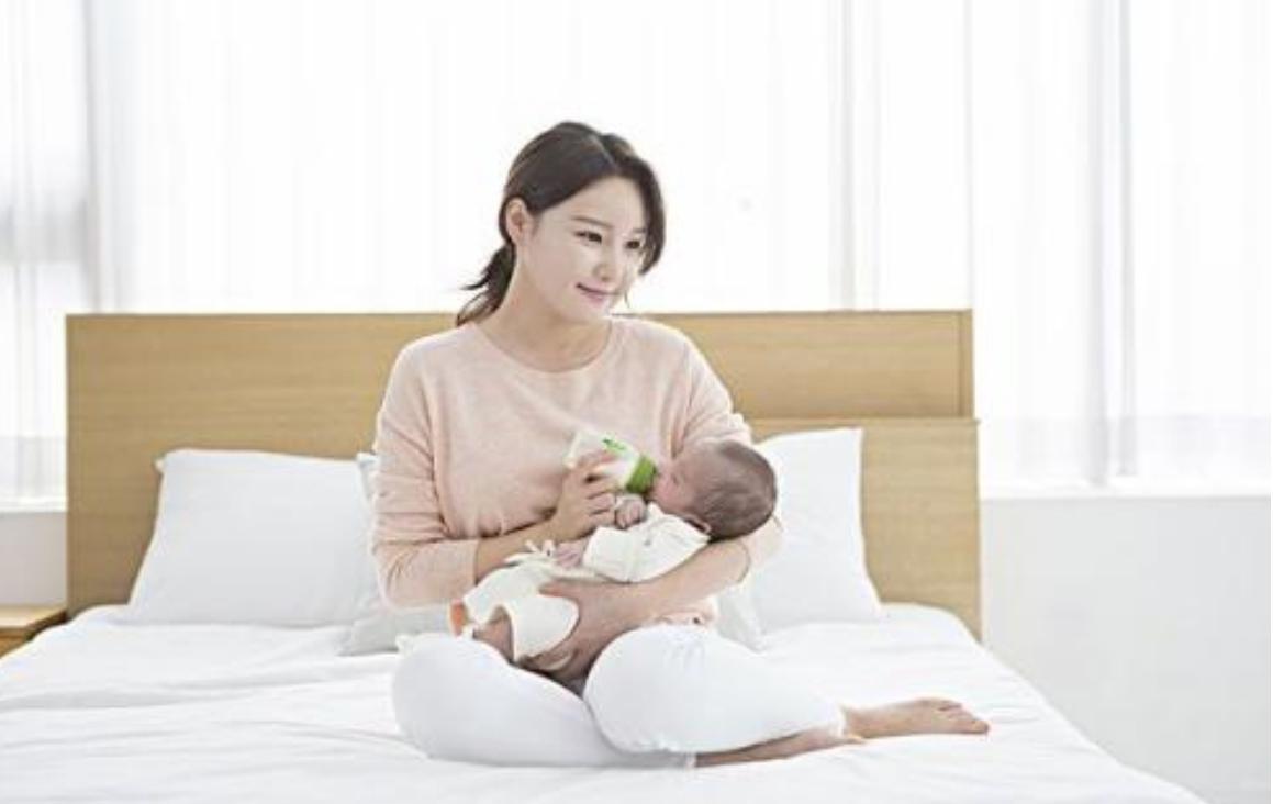 宝宝溢奶的原因及解决办法,宝宝溢奶怎么预防和处理