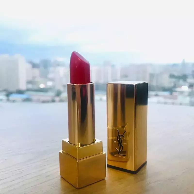 戏精美女同事，竟然用踩雷彩妆给直男化了个妆……