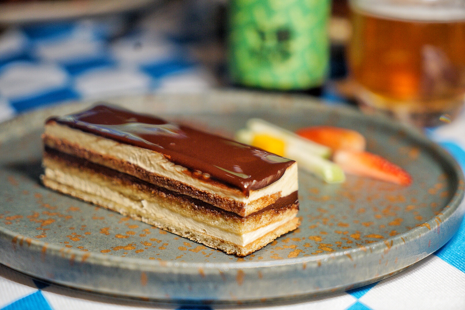 花式喝啤酒的正确方法,啤酒最流行喝法视频教程