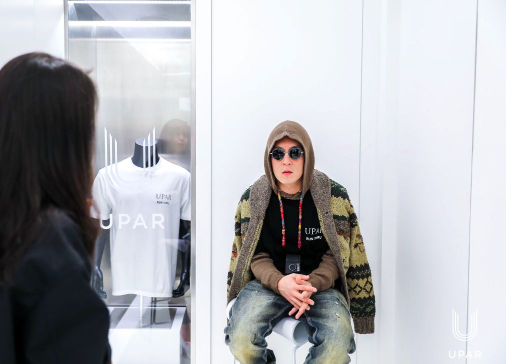 “Valentino红”降临东京，冠希哥说最近的生活“888”