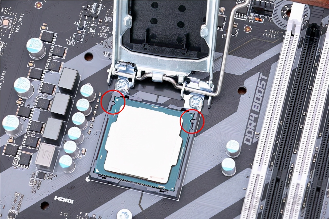 主机开机了显示器不亮是什么原因,主机开机显示器黑屏无信号