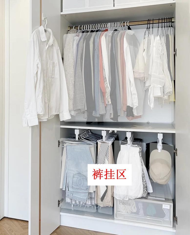 卧室整体定制衣柜与成品衣柜,新房子买成品衣柜还是定制衣柜