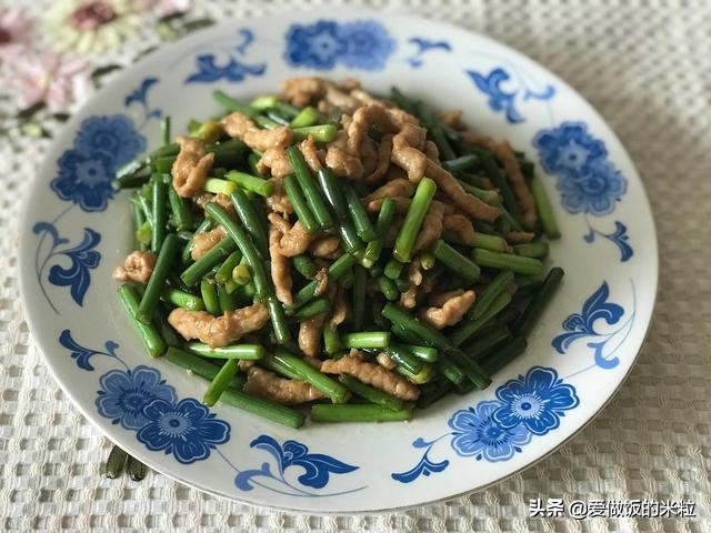 蒜薹炒肉嫩滑不老的妙招,蒜薹炒肉怎么不咸